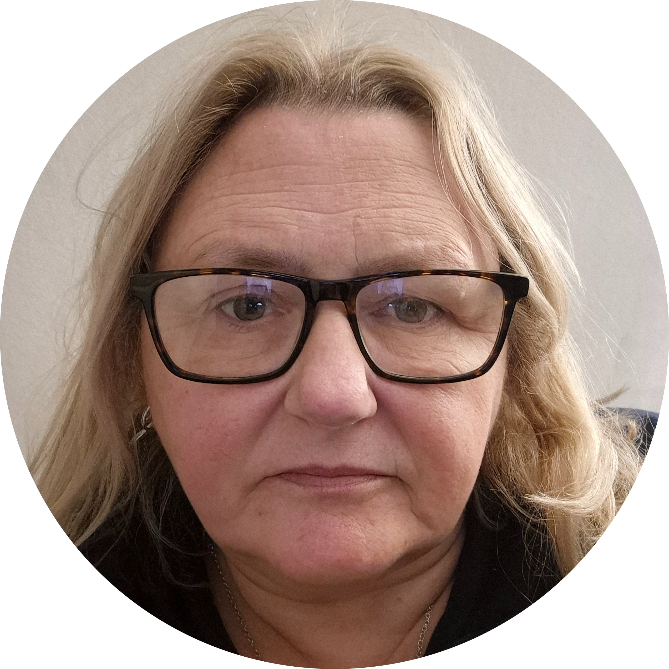 Go to the profile of Linda smith